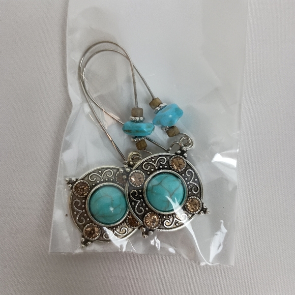 2/30$ Or 3/$35 Boho Western Silver and Turquoise Dangle Earrings (#0204) - Picture 1 of 2